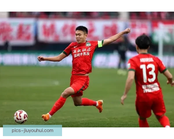 中超河南队主场激战收场与对手握手言和无奈战平